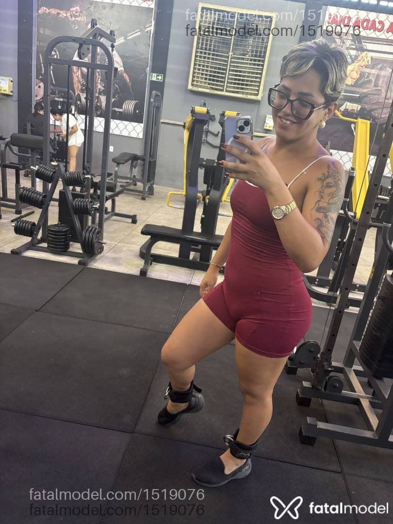 Acompanhante mulher trans loira (o) de olhos pretos - Jhullyzinha