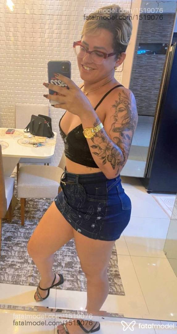 Acompanhante mulher trans loira (o) de olhos pretos - Jhullyzinha