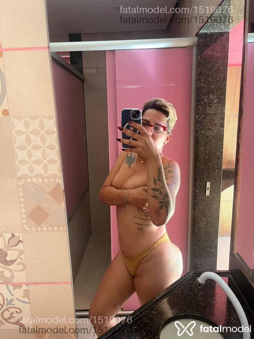 Acompanhante mulher trans loira (o) de olhos pretos - Jhullyzinha