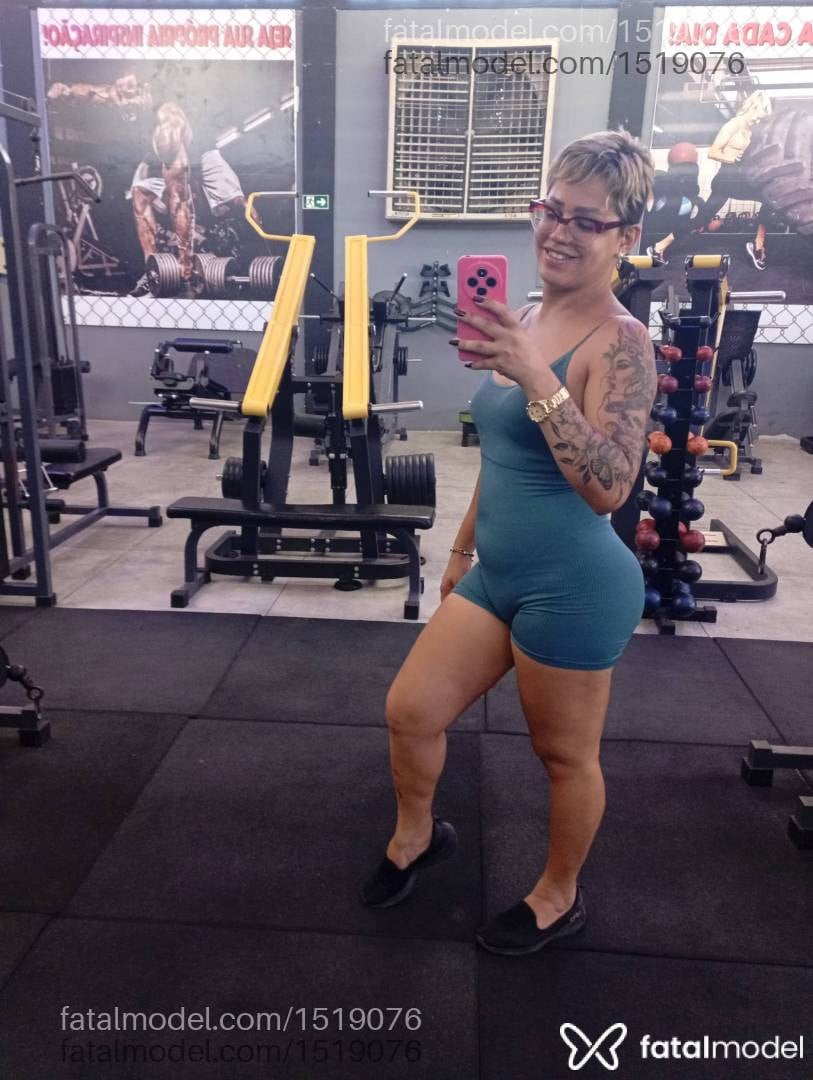 Acompanhante mulher trans loira (o) de olhos pretos - Jhullyzinha