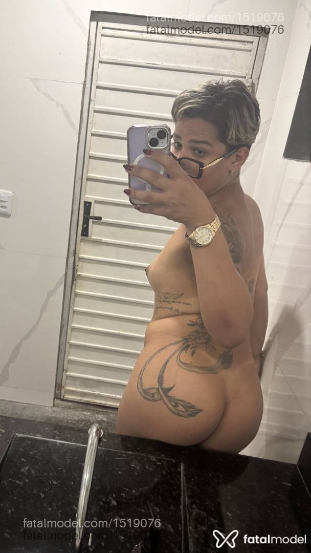 Acompanhante mulher trans loira (o) de olhos pretos - Jhullyzinha