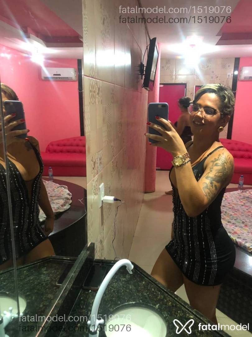 Acompanhante mulher trans loira (o) de olhos pretos - Jhullyzinha