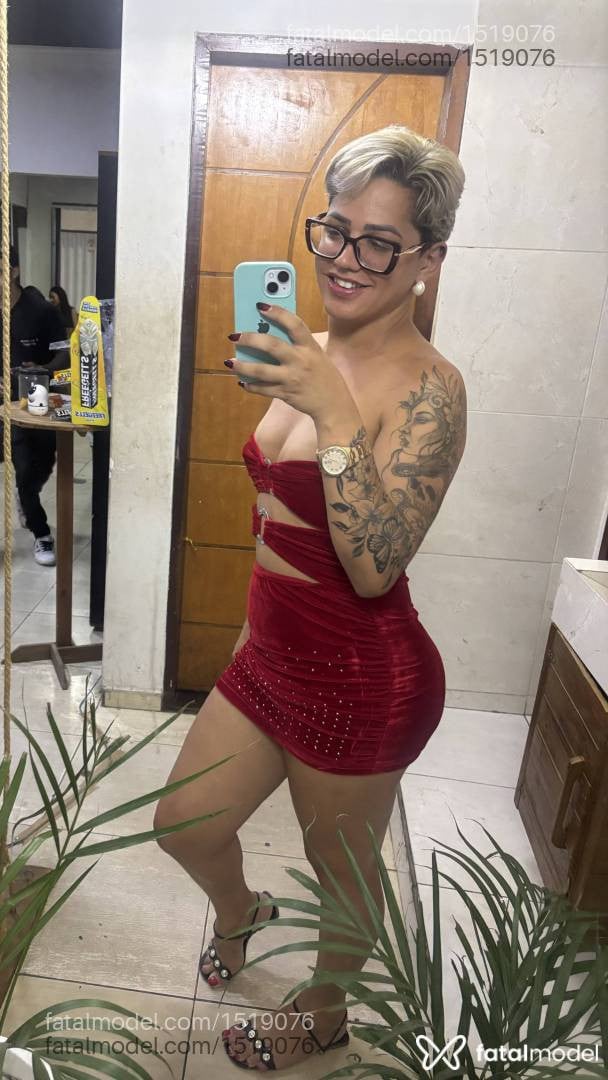 Acompanhante mulher trans loira (o) de olhos pretos - Jhullyzinha