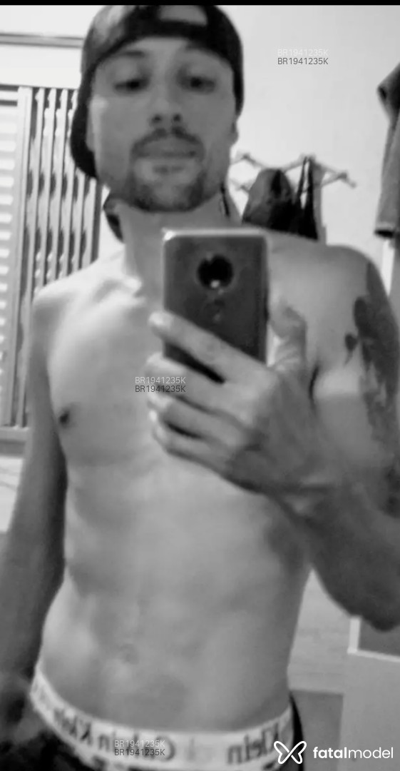 Acompanhante homem morena (o) de olhos mel em São José - William