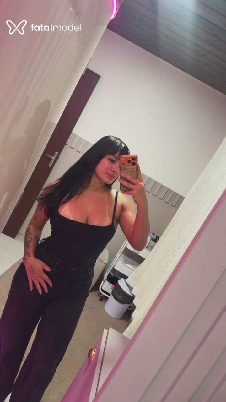 Acompanhante mulher morena (o) de olhos castanhos - Tóquio