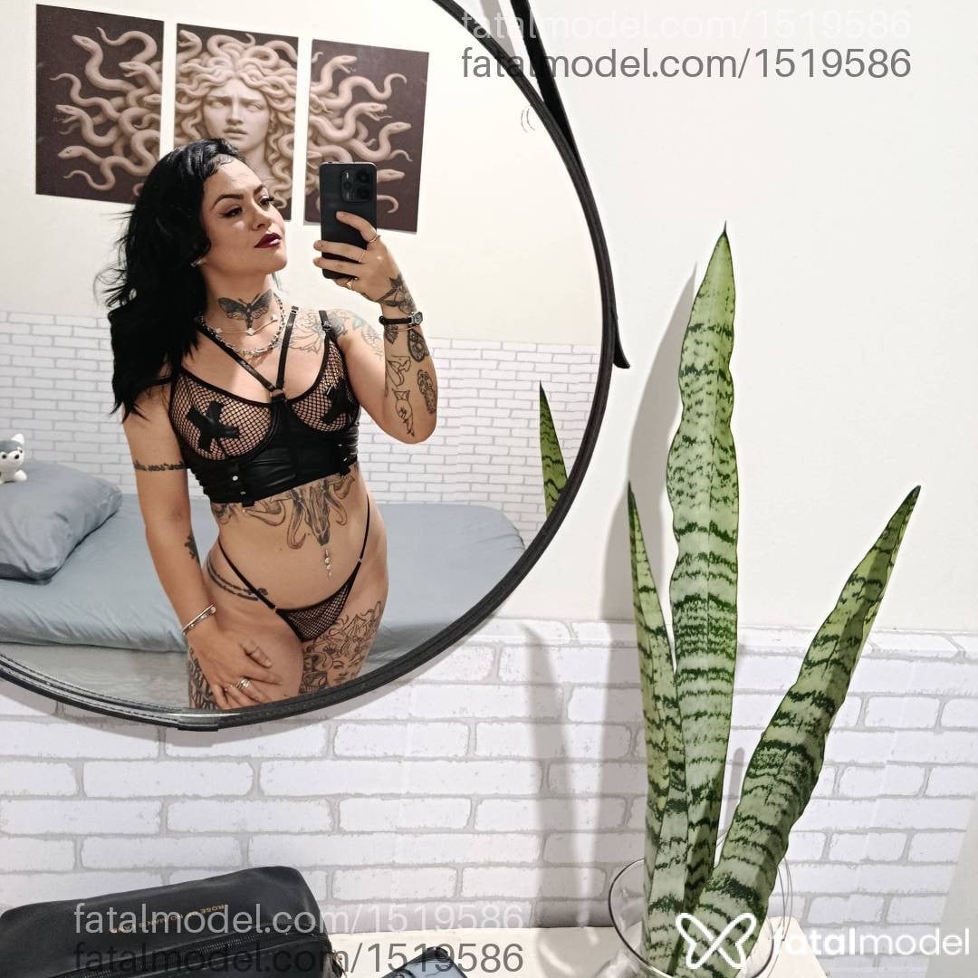 Acompanhante mulher morena (o) de olhos castanhos - Vick Barcelos