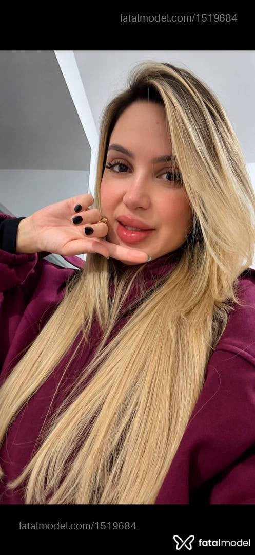 Acompanhante mulher loira (o) de olhos castanhos - Gaby
