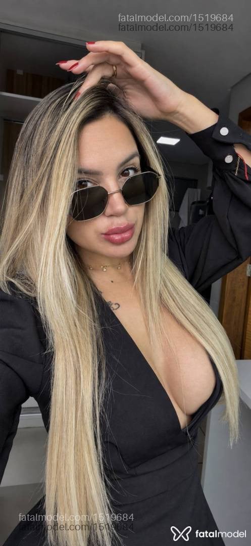 Acompanhante mulher loira (o) de olhos castanhos - Gaby