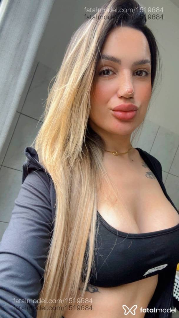 Acompanhante mulher loira (o) de olhos castanhos - Gaby