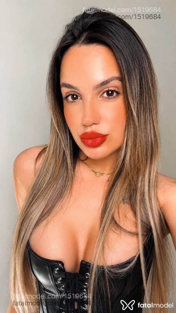Acompanhante mulher loira (o) de olhos castanhos - Gaby