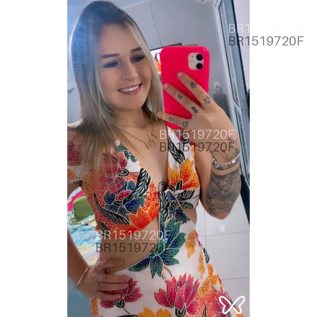 Acompanhante mulher loira (o) de olhos castanhos em Capitólio - Valentina