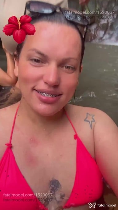 Acompanhante travesti com cabelo castanho de olhos castanhos em Umuarama Acompanhante travesti com cabelo castanho de olhos castanhos em Umuarama - Pérola