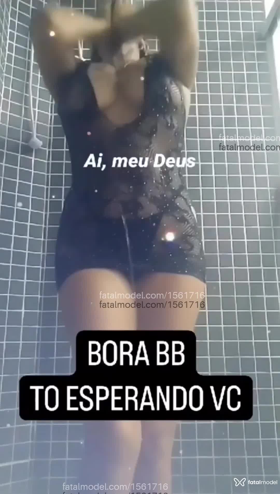Acompanhante mulher com cabelo colorido de olhos castanhos em Florianópolis - Ana Marques