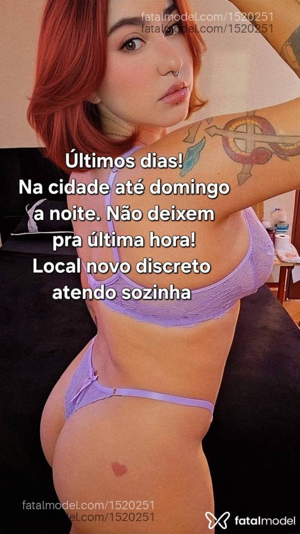Acompanhante mulher com cabelo colorido de olhos castanhos - Karine Suggarbaby