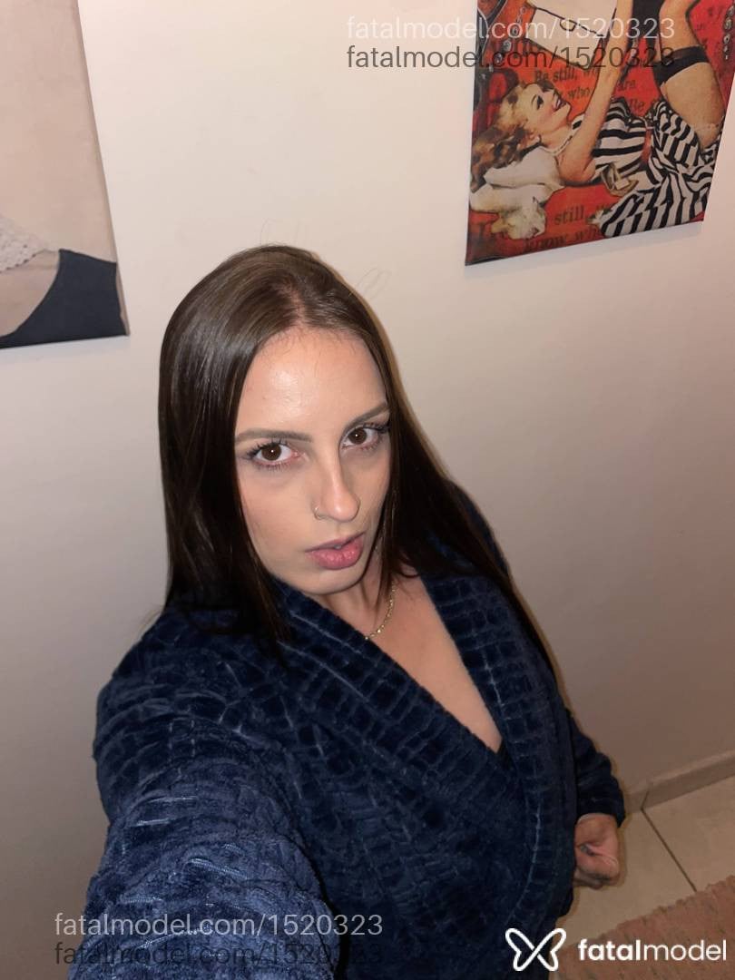 Acompanhante mulher com cabelo castanho de olhos castanhos em Gravataí - Thayla Medeiros