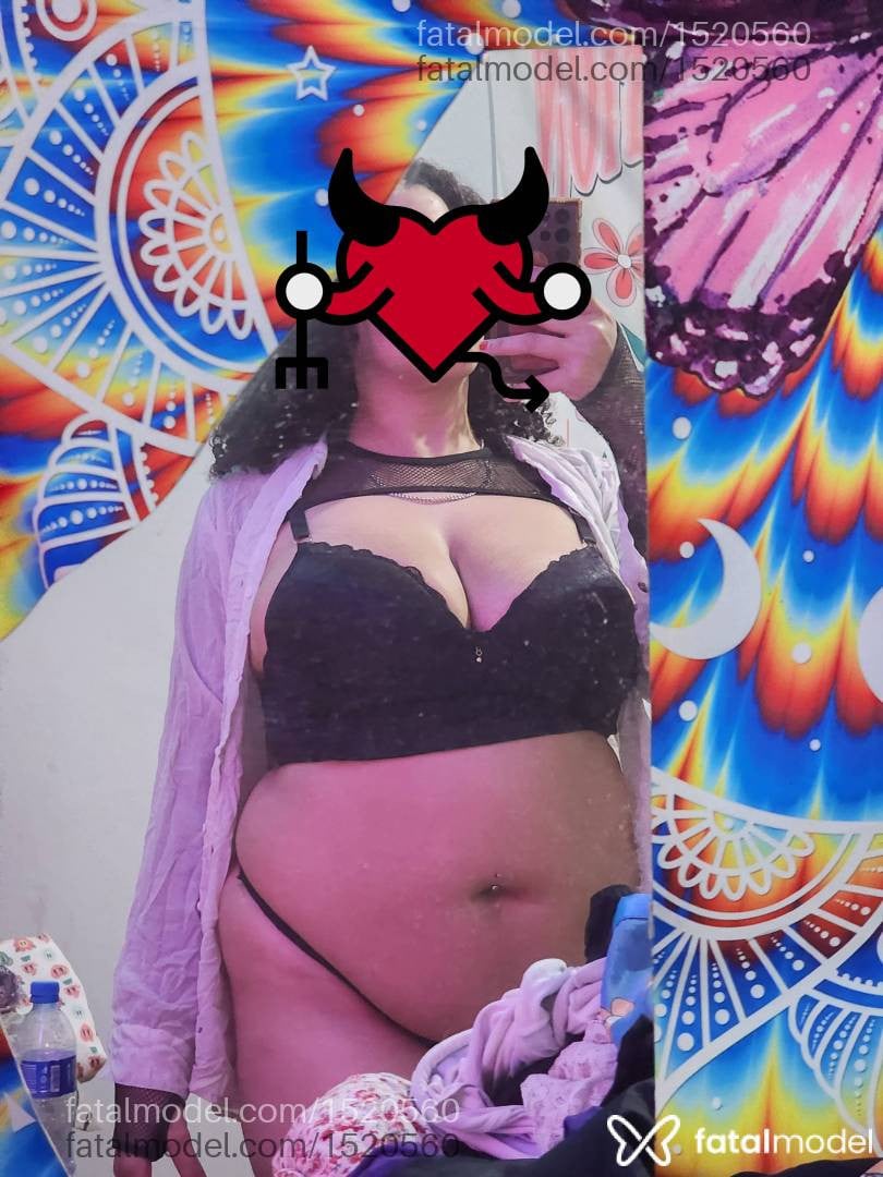 Acompanhante mulher com cabelo castanho de olhos mel - Larissa