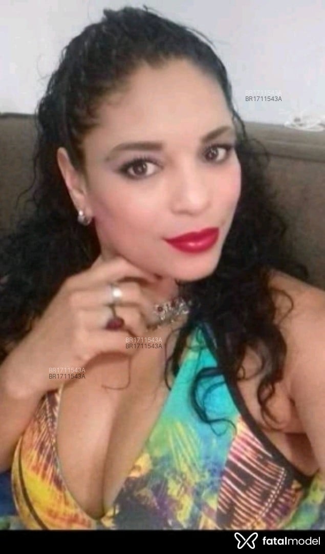 Acompanhante mulher com cabelo castanho de olhos castanhos - Aliny Cristina Acompanhante mulher com cabelo castanho de olhos castanhos - Aliny Cristina