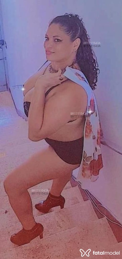 Acompanhante mulher com cabelo castanho de olhos castanhos - Aliny Cristina Acompanhante mulher com cabelo castanho de olhos castanhos - Aliny Cristina