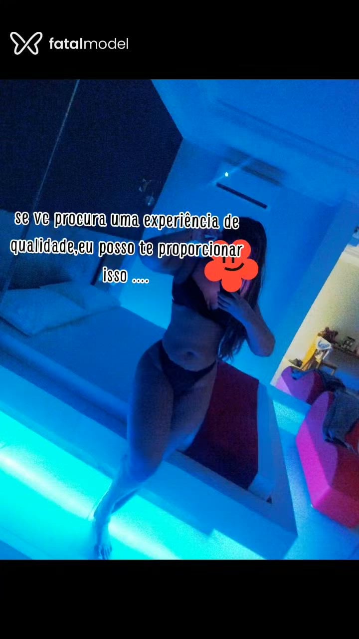 Acompanhante mulher com cabelo castanho de olhos verdes - Maria Paula Mendes