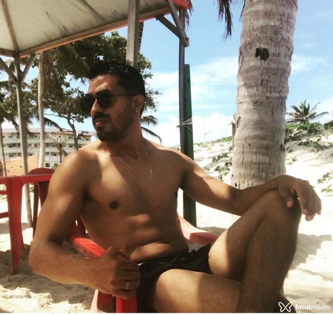 Acompanhante homem morena (o) de olhos pretos em Virtual Acompanhante homem morena (o) de olhos pretos em Virtual - Gomeez