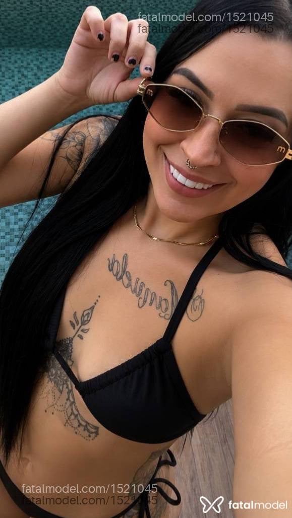 Acompanhante mulher com cabelo castanho de olhos castanhos - Letícia