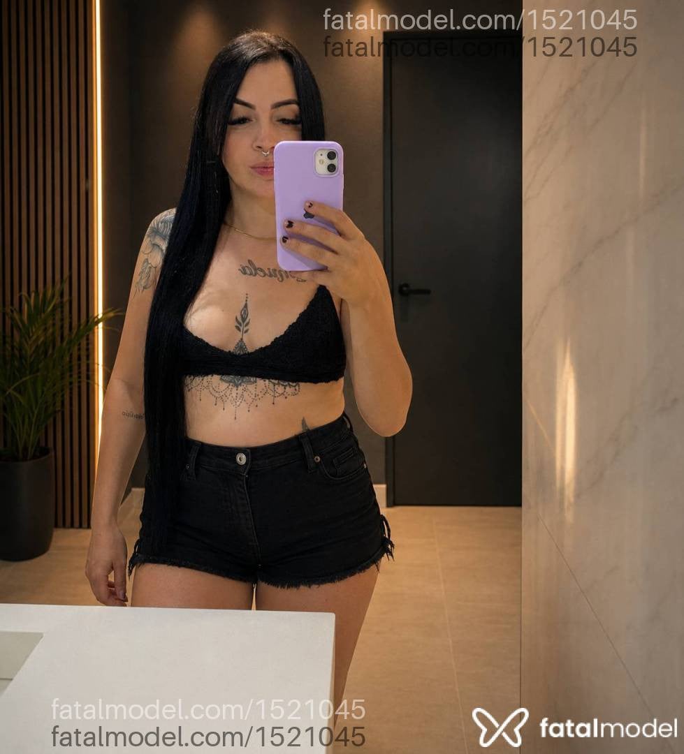 Acompanhante mulher com cabelo castanho de olhos castanhos - Letícia