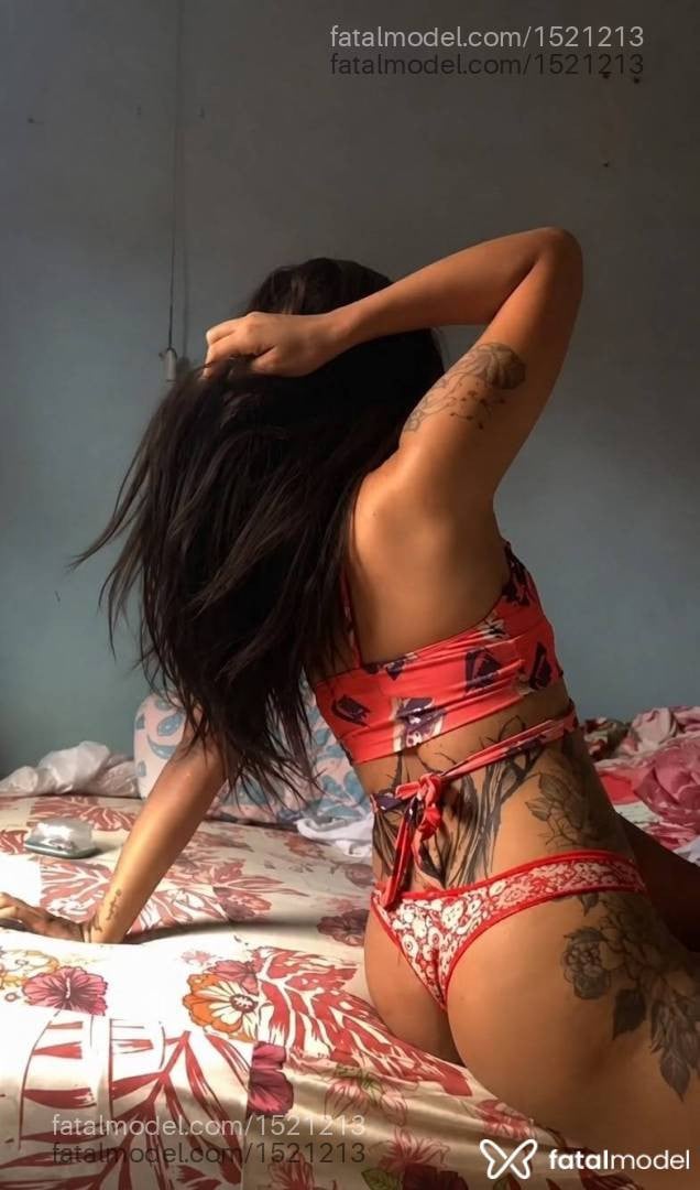 Acompanhante não-binário ruiva (o) de olhos castanhos - Gabriela Santos