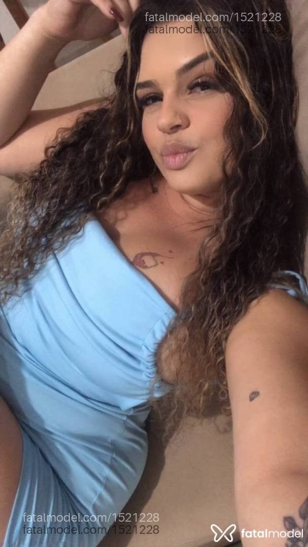 Acompanhante mulher loira (o) de olhos castanhos - Mika Araújo