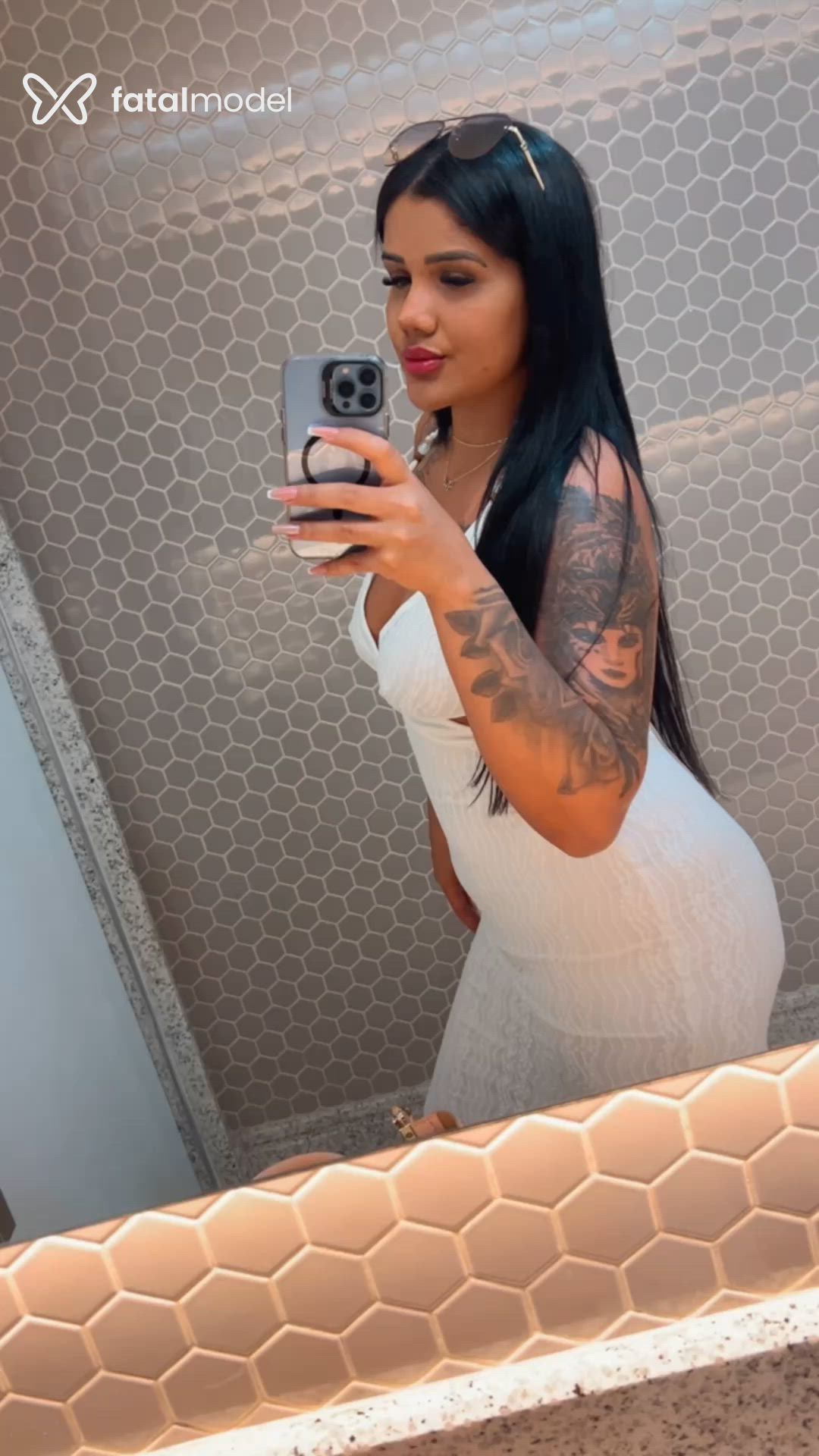 Acompanhante mulher morena (o) de olhos castanhos - Bruna