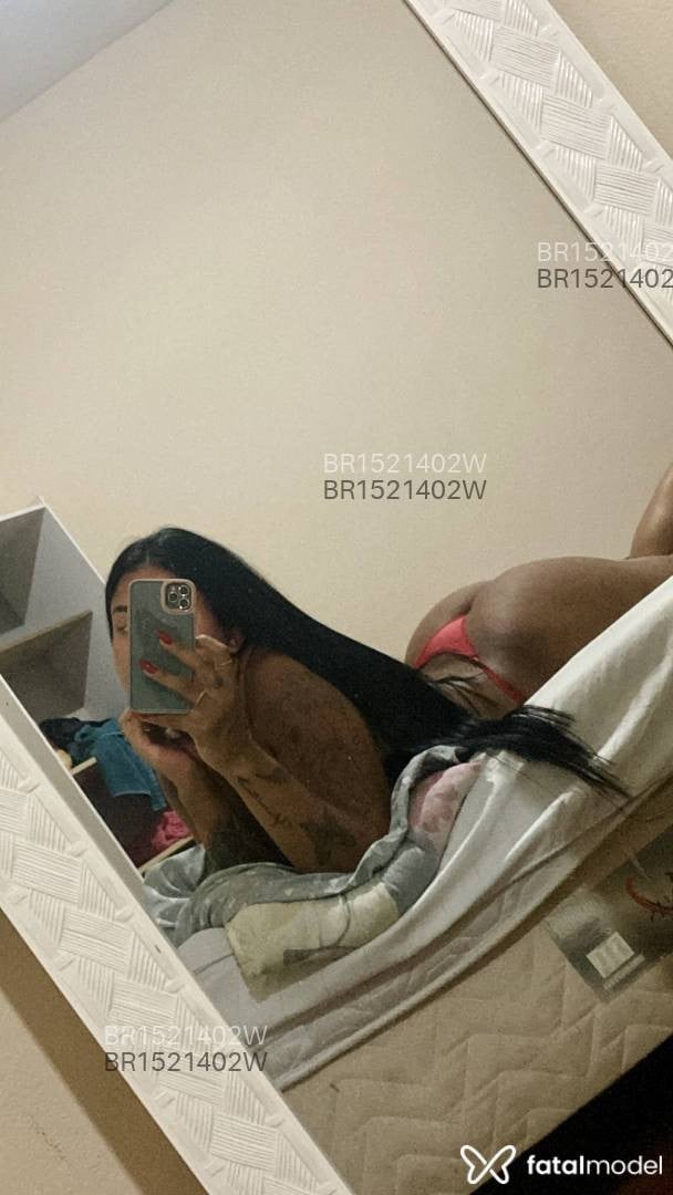 Acompanhante mulher com cabelo castanho de olhos castanhos em Ubá Acompanhante mulher com cabelo castanho de olhos castanhos em Ubá - Pietra