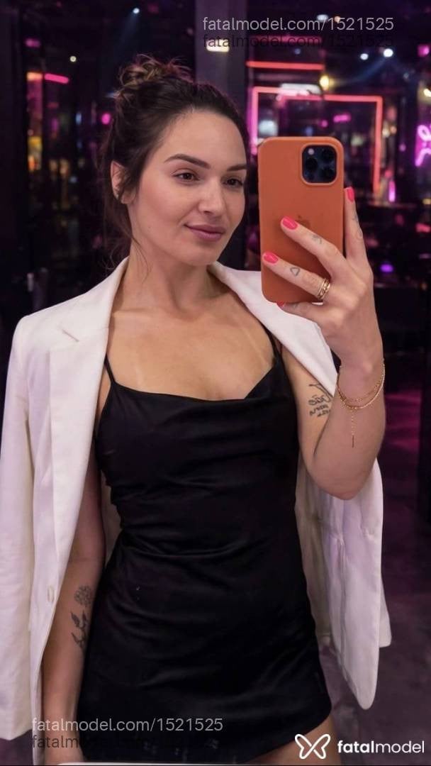Acompanhante mulher com cabelo castanho de olhos castanhos - Vick