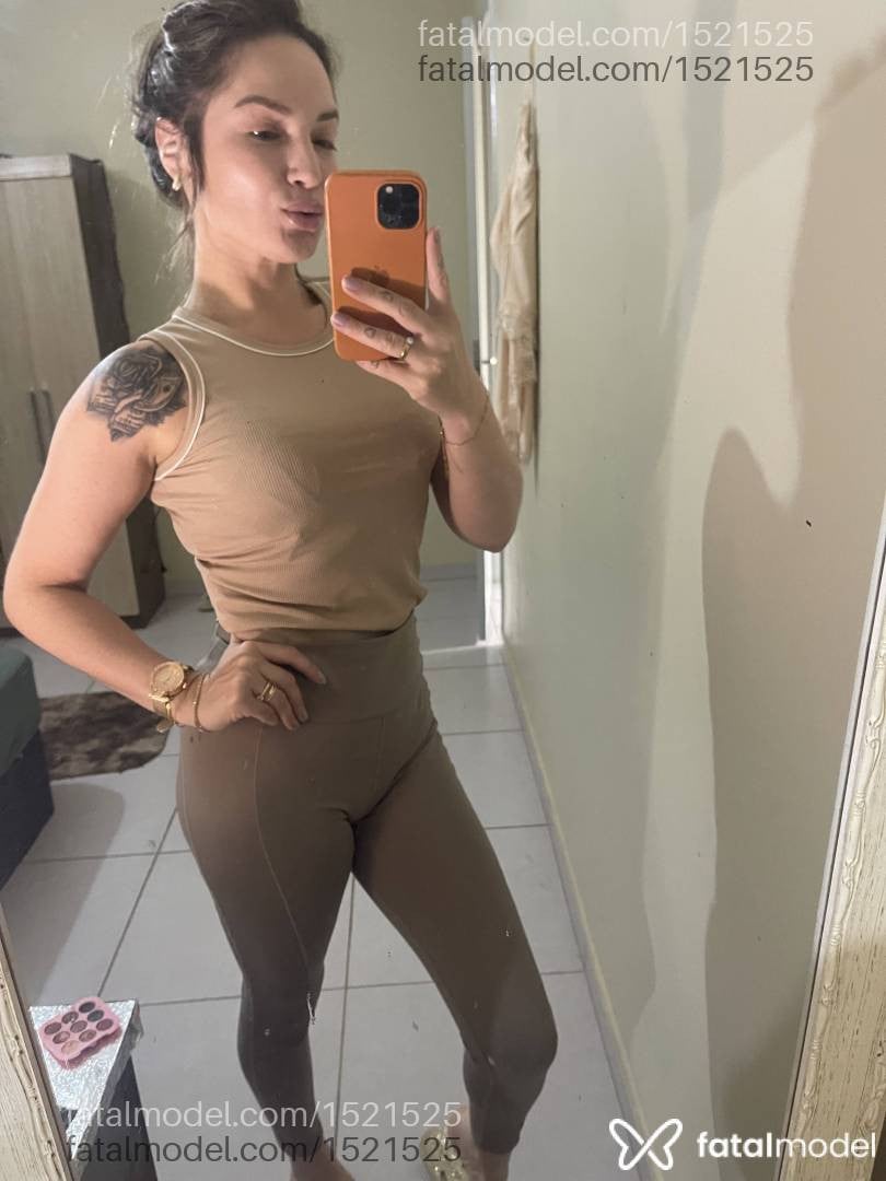 Acompanhante mulher com cabelo castanho de olhos castanhos - Vick