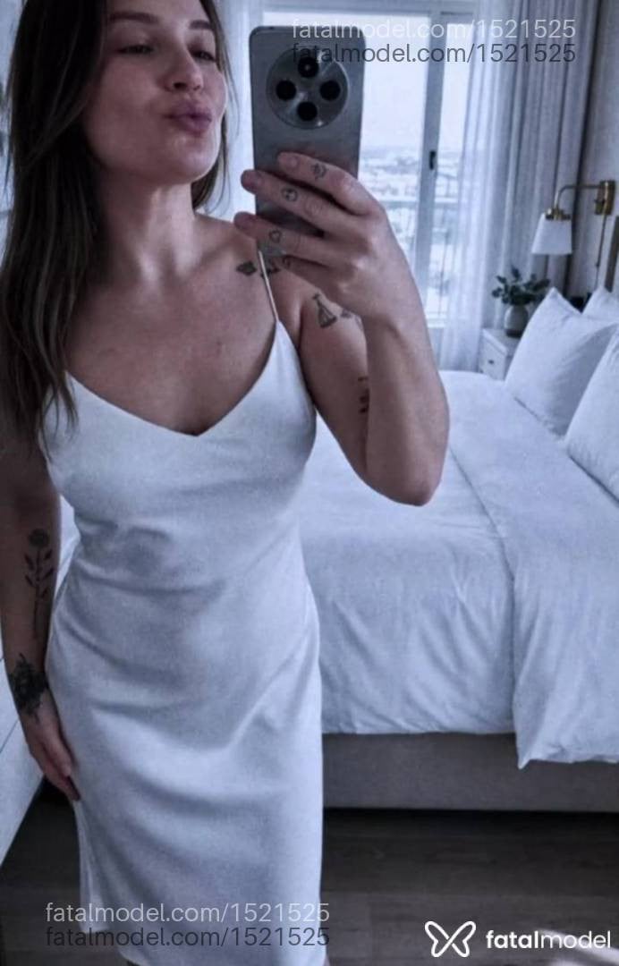 Acompanhante mulher loira (o) de olhos castanhos - Victória Malezan