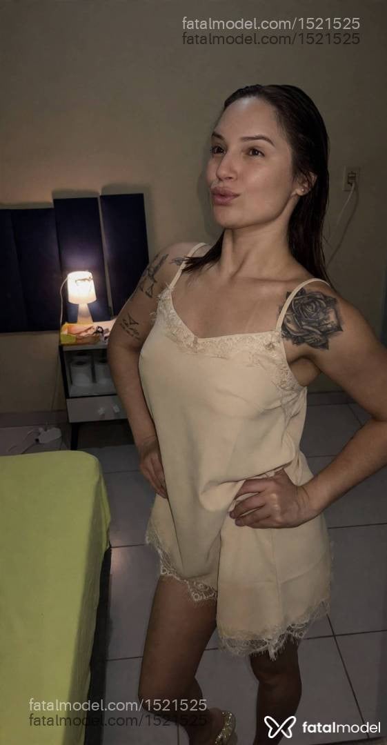 Acompanhante mulher com cabelo castanho de olhos castanhos - Vick