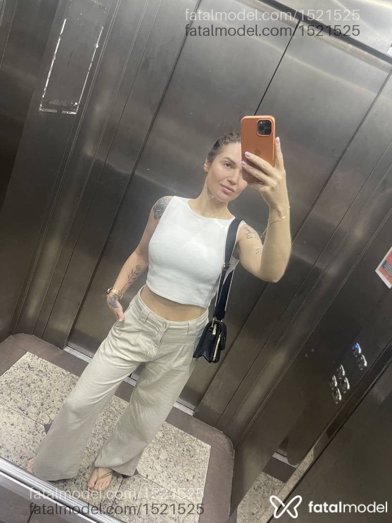 Acompanhante mulher com cabelo castanho de olhos castanhos - Vick