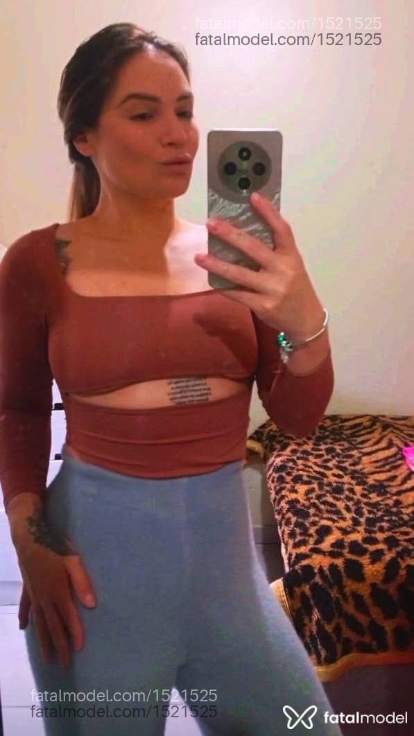Acompanhante mulher loira (o) de olhos castanhos - Victória Malezan