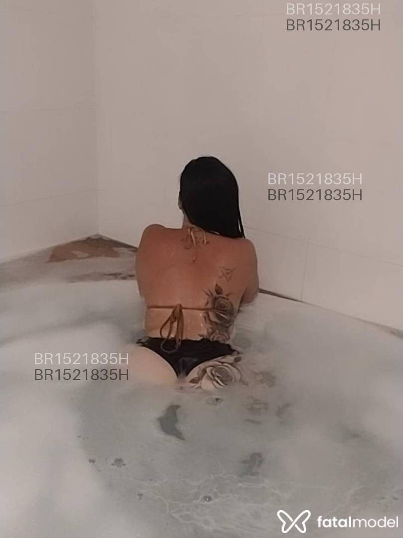 Acompanhante mulher morena (o) de olhos verdes - Luara Acompanhante mulher morena (o) de olhos verdes - Luara