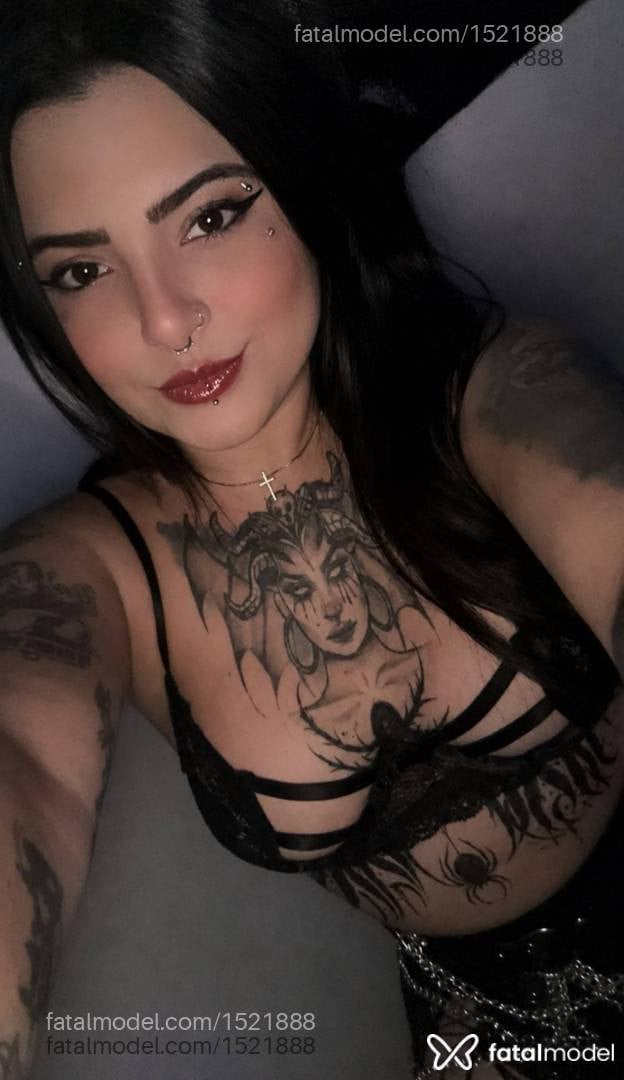 Acompanhante mulher morena (o) de olhos castanhos - Laryssa Melzim