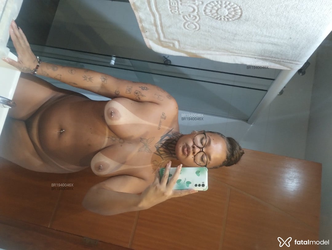 Acompanhante mulher com cabelo castanho de olhos castanhos em Duque de Caxias - Mel Souza