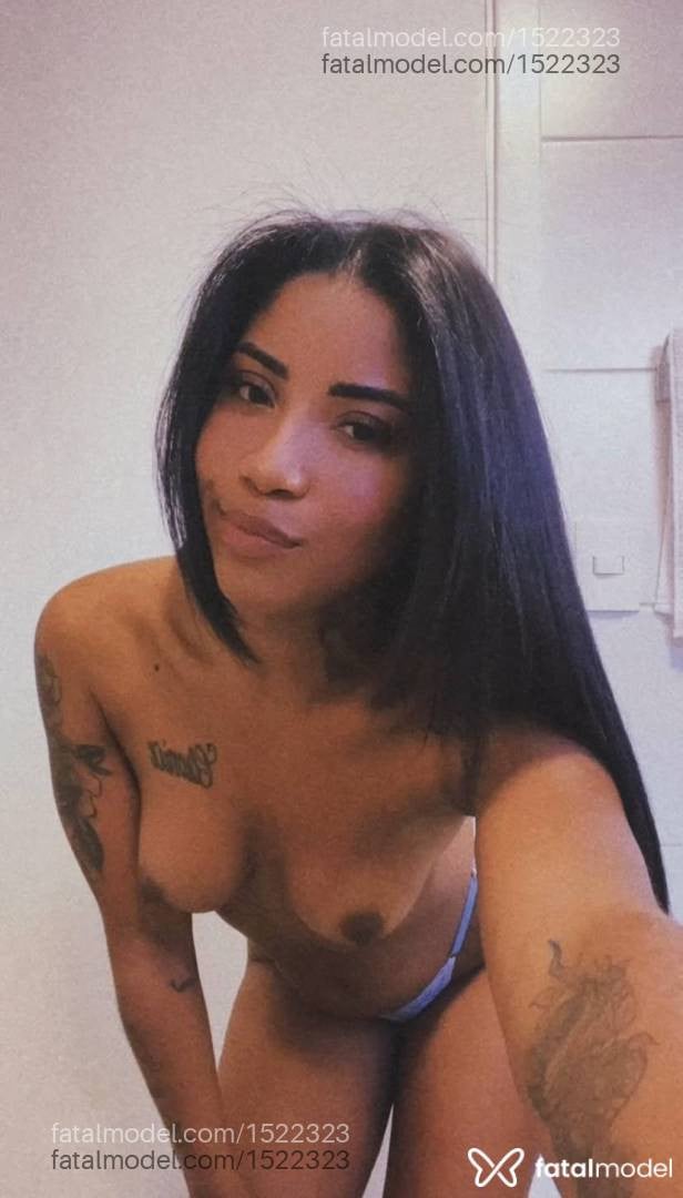 Acompanhante mulher com cabelo castanho de olhos castanhos em Santa Maria - Raaai