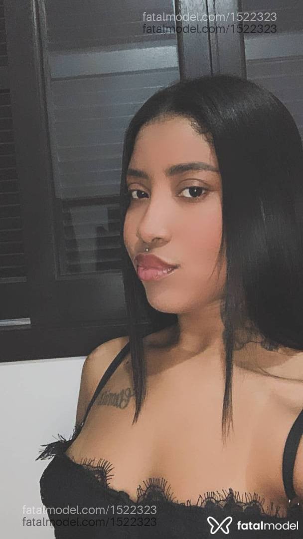 Acompanhante mulher com cabelo castanho de olhos castanhos em Araranguá - Raaai