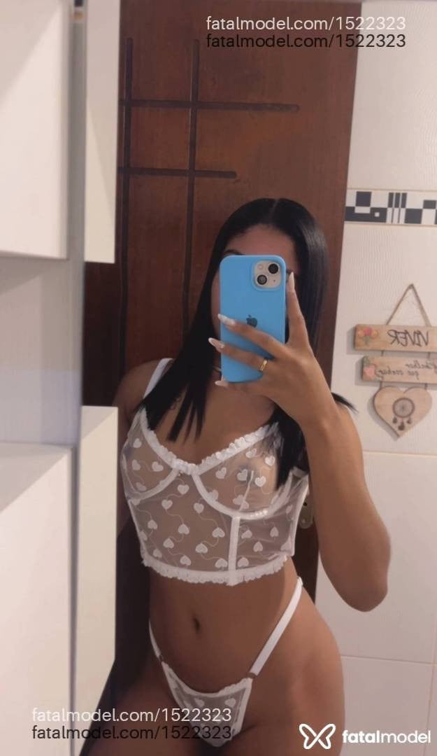 Acompanhante mulher com cabelo castanho de olhos castanhos em Araranguá - Raaai