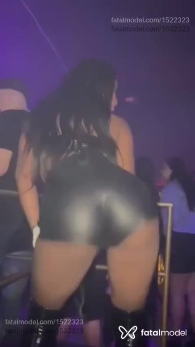 Acompanhante mulher com cabelo castanho de olhos castanhos em Santa Cruz do Sul - Raaai