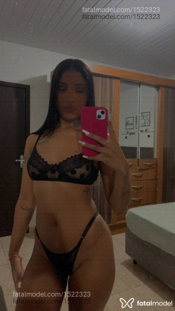 Acompanhante mulher com cabelo castanho de olhos castanhos em Araranguá - Raaai
