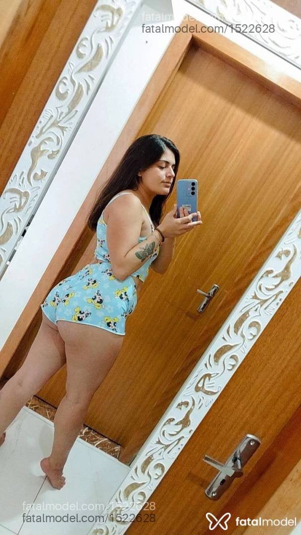 Acompanhante mulher com cabelo castanho de olhos castanhos - Lari Andrade