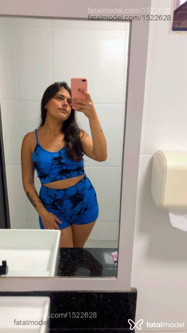 Acompanhante mulher com cabelo castanho de olhos castanhos - Lari Andrade