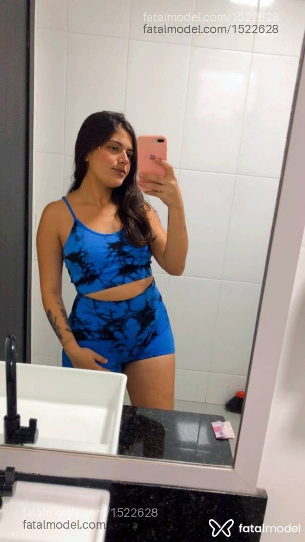 Acompanhante mulher com cabelo castanho de olhos castanhos - Lari Andrade