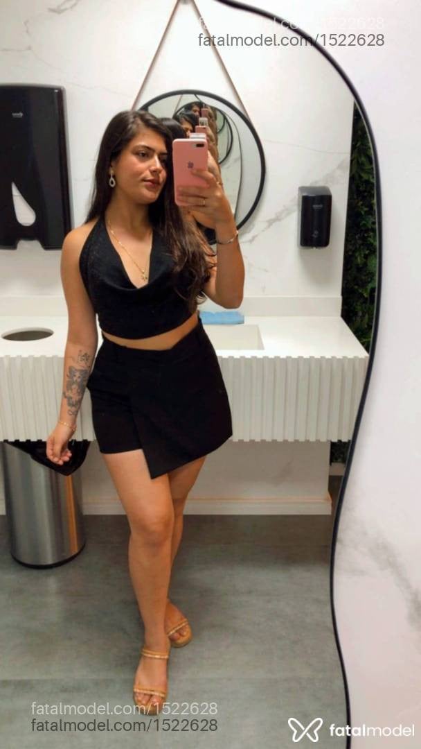 Acompanhante mulher com cabelo castanho de olhos castanhos - Lari Andrade