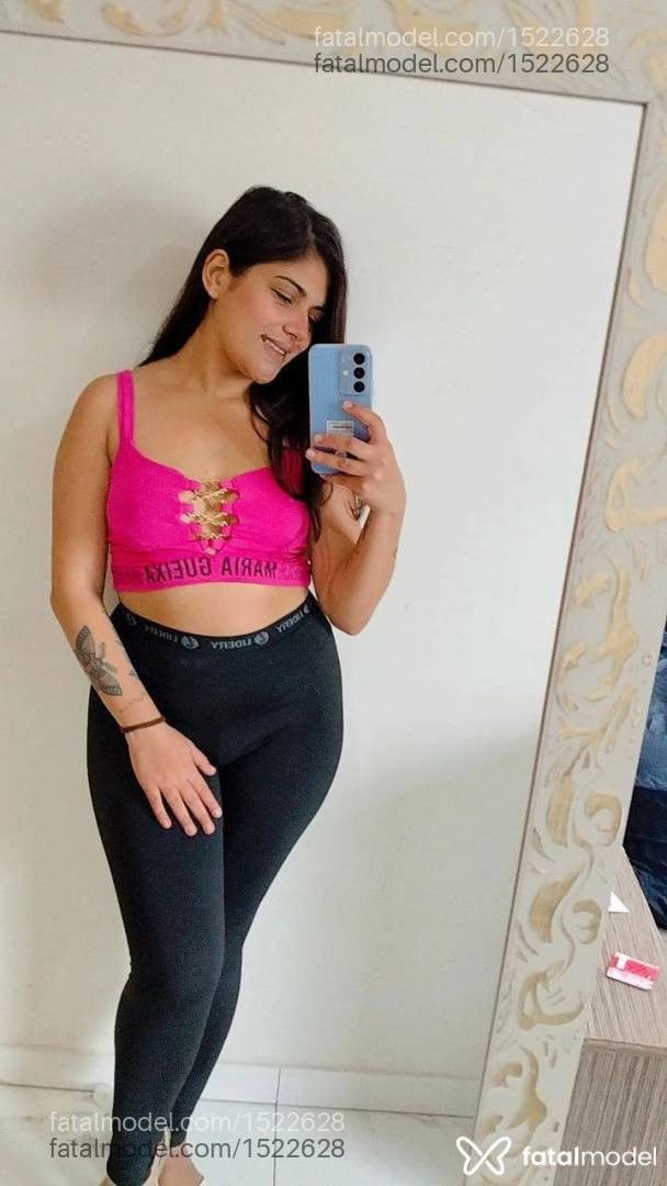 Acompanhante mulher com cabelo castanho de olhos castanhos - Lari Andrade