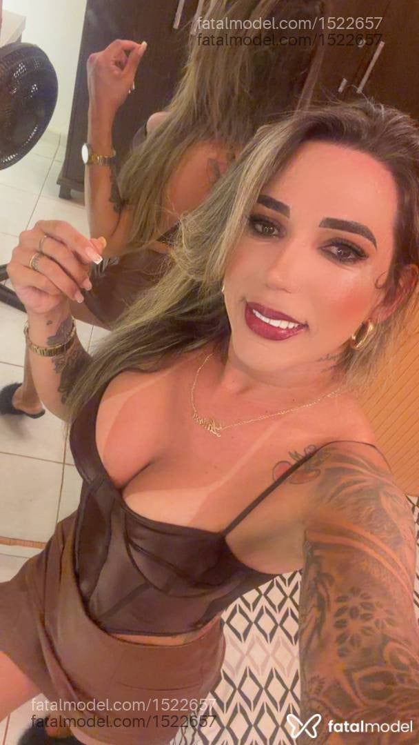 Acompanhante mulher trans loira (o) de olhos castanhos - Juliana novais